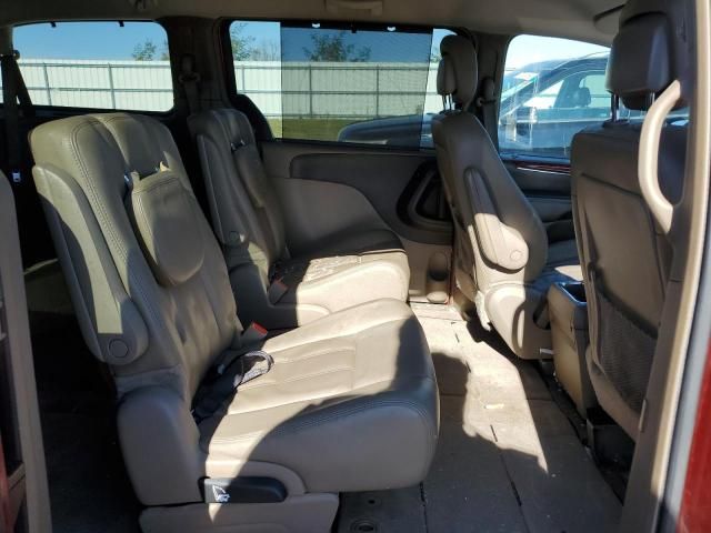 2016 Chrysler Town & Country Touring