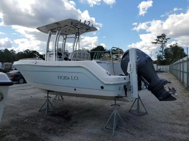 2018 Robalo Boat