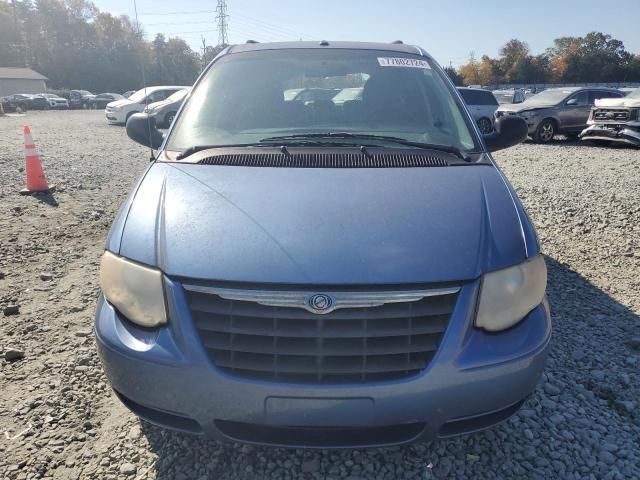 2007 Chrysler Town & Country LX