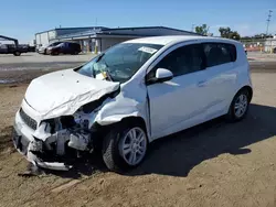 Carros salvage sin ofertas aún a la venta en subasta: 2015 Chevrolet Sonic LT