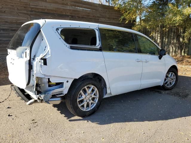 2024 Chrysler Voyager LX