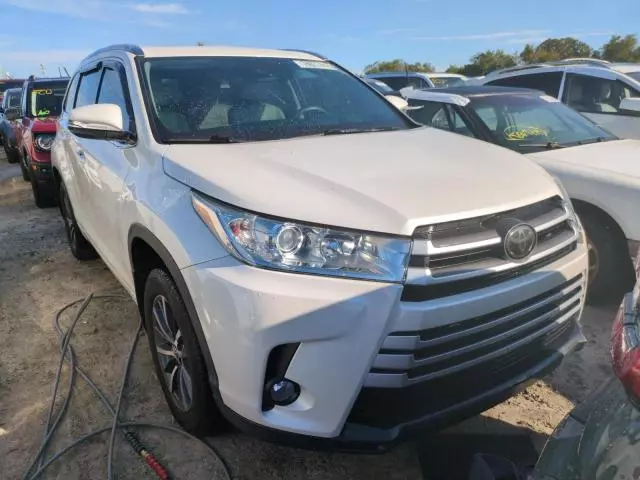 2018 Toyota Highlander SE