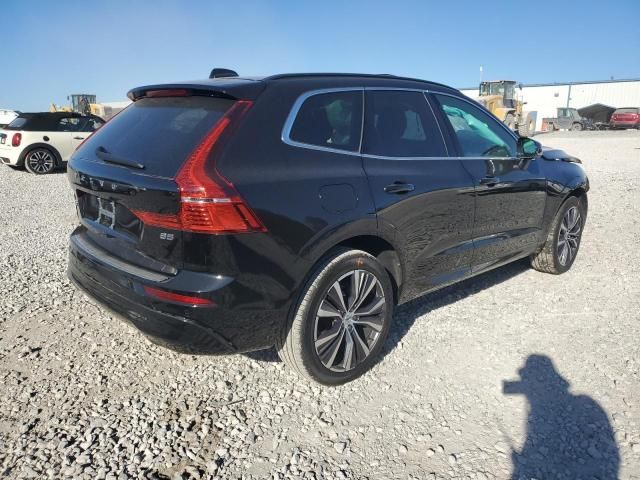 2022 Volvo XC60 B5 Momentum