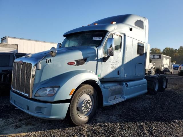 2012 Peterbilt 587