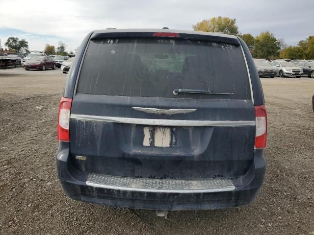 2013 Chrysler Town & Country Touring