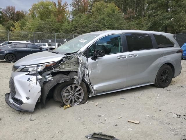 2023 Toyota Sienna LE