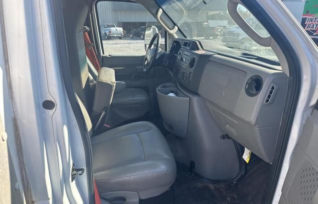 2017 Ford Econoline E350 Super Duty Cutaway Van