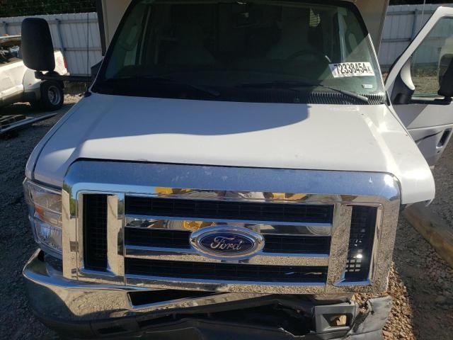 2023 Ford Econoline E450 Super Duty Cutaway Van