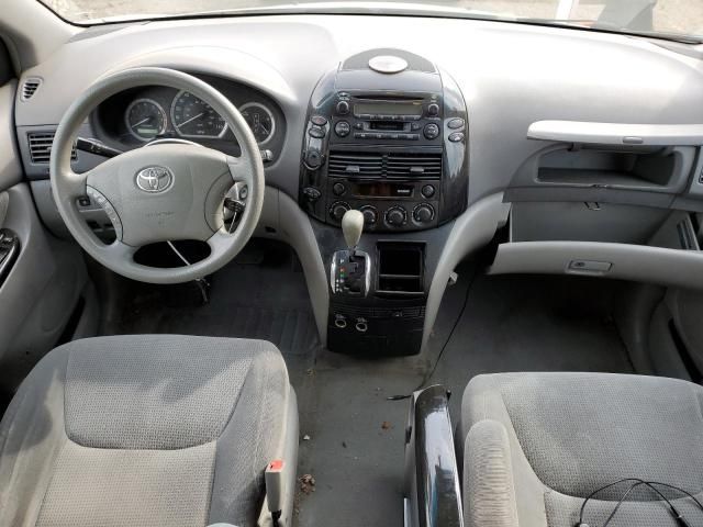 2004 Toyota Sienna CE