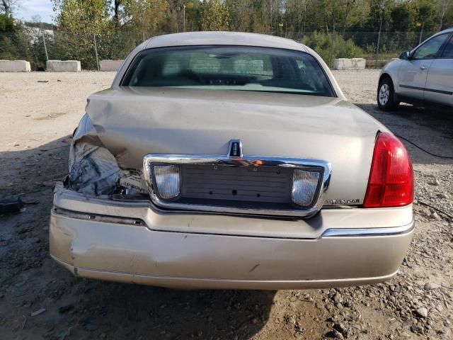 2010 Lincoln Town Car Signature Limited