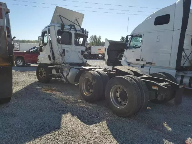 2016 Freightliner Cascadia 113