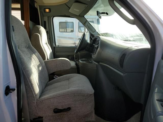 2005 Winnebago 2005 Ford Econoline E450 Super Duty Cutaway Van