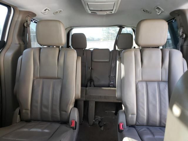 2011 Chrysler Town & Country Touring L