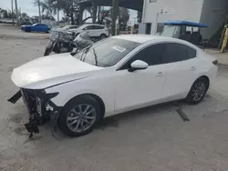 Carros salvage sin ofertas aún a la venta en subasta: 2022 Mazda 3