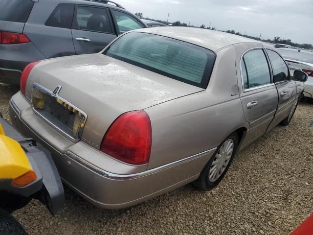 2003 Lincoln Town Car Signature