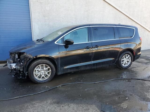 2024 Chrysler Voyager LX