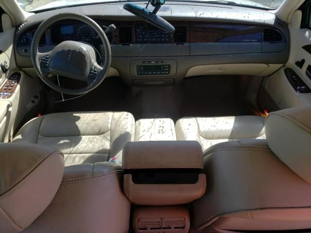 1999 Lincoln Town Car Signature