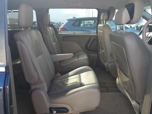 2013 Chrysler Town & Country Touring L