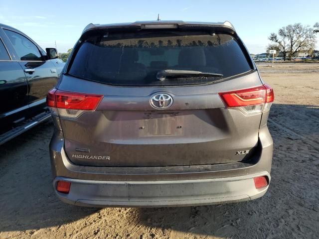 2017 Toyota Highlander SE