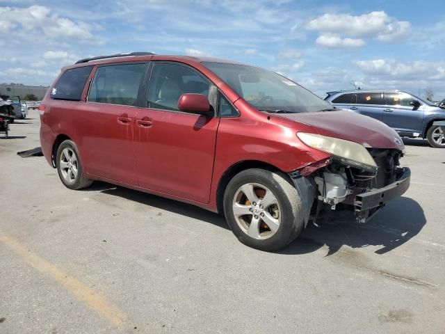 2011 Toyota Sienna LE