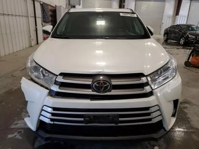 2017 Toyota Highlander SE