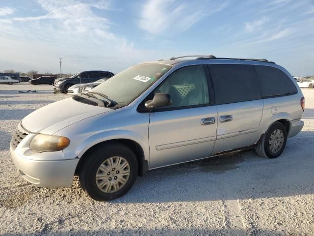 2005 Chrysler Town & Country LX