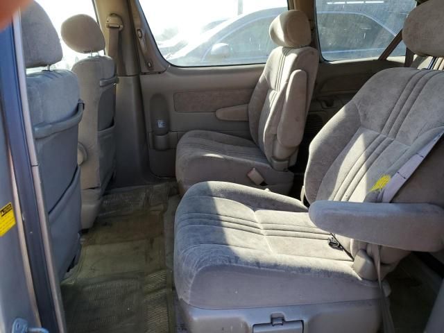 2003 Toyota Sienna LE