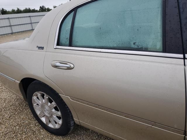 2010 Lincoln Town Car Signature Limited