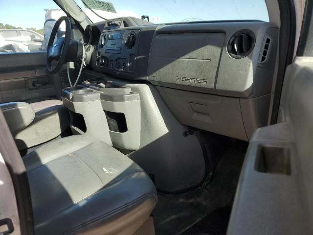 2010 Ford Econoline E450 Super Duty Cutaway Van