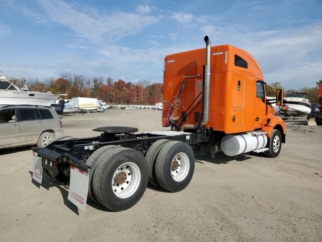 2016 Kenworth Construction T880