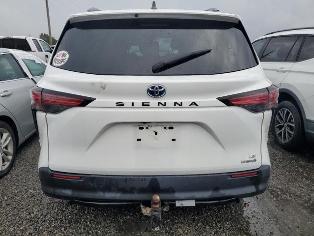 2022 Toyota Sienna LE