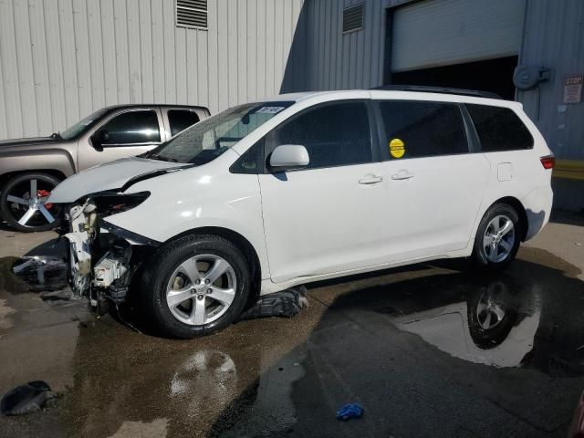 2017 Toyota Sienna LE