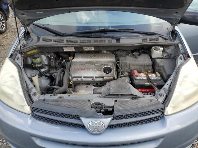 2004 Toyota Sienna CE