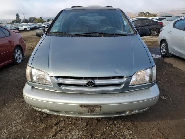 2000 Toyota Sienna LE