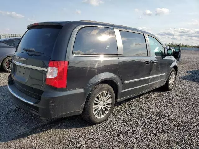 2014 Chrysler Town & Country Touring L