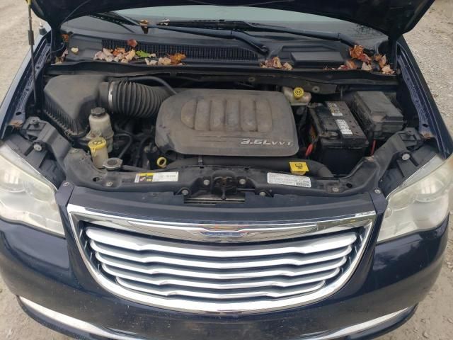 2013 Chrysler Town & Country Touring