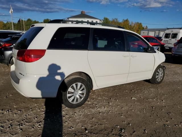 2004 Toyota Sienna CE