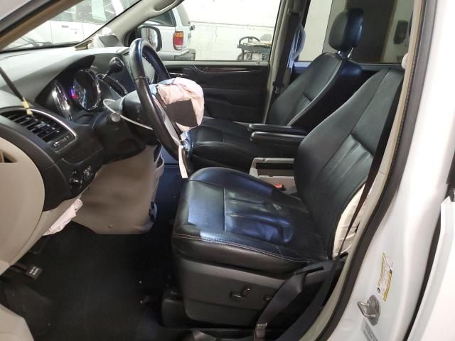 2016 Chrysler Town & Country Touring L