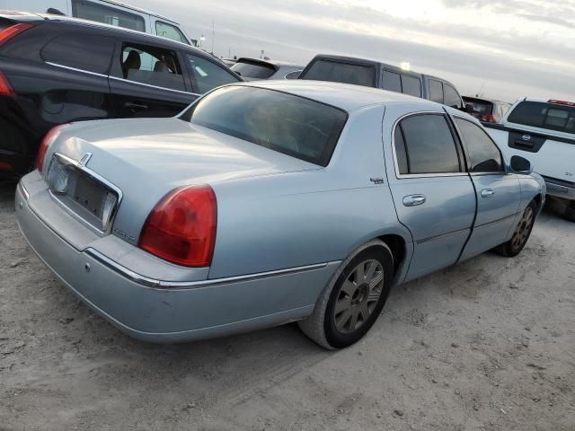 2005 Lincoln Town Car Signature Limited