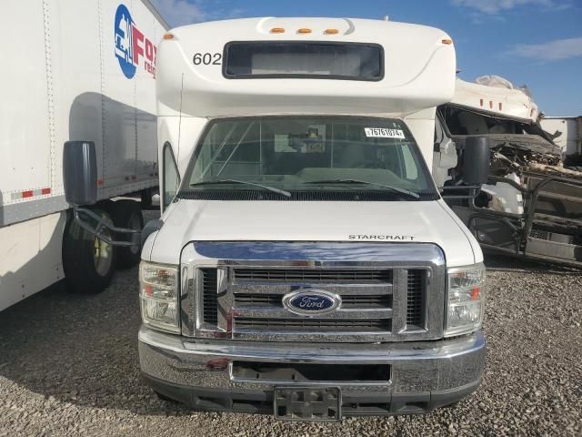 2016 Ford Econoline E450 Super Duty Cutaway Van