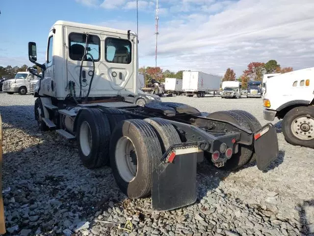 2020 Freightliner Cascadia 126