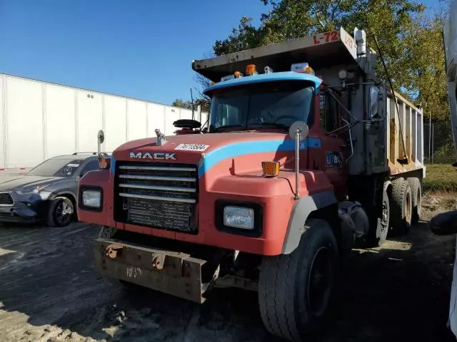 2004 Mack 600 RD600