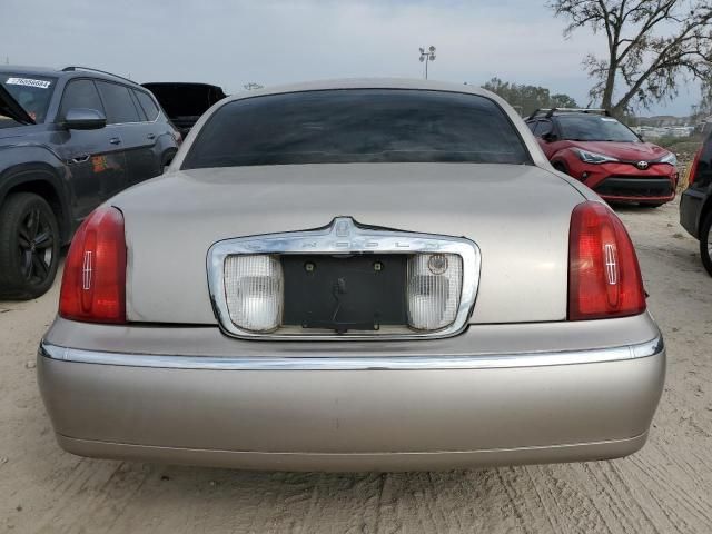 2002 Lincoln Town Car Signature