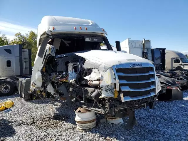 2019 Freightliner Cascadia 126