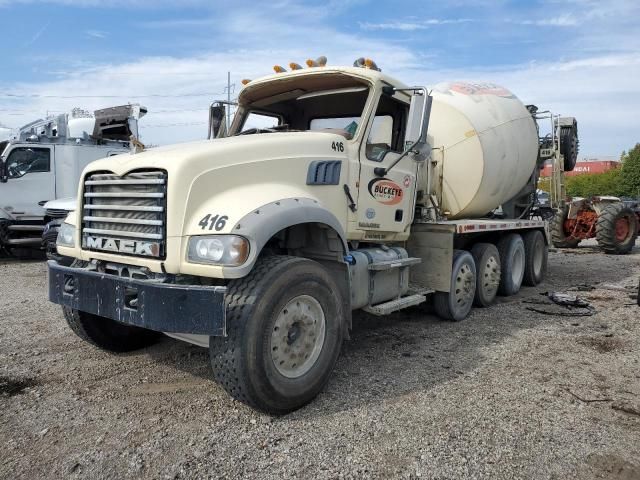 2014 Mack 700 GU700