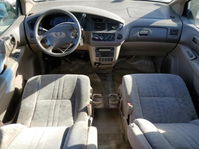 2003 Toyota Sienna LE