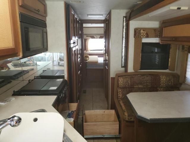 2005 Other 2005 Workhorse Custom Chassis Motorhome Chassis W2