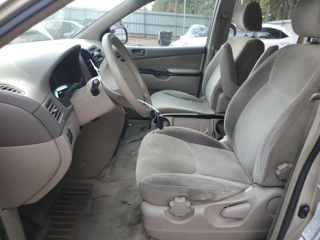 2004 Toyota Sienna CE