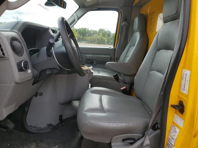 2021 Ford Econoline E350 Super Duty Cutaway Van