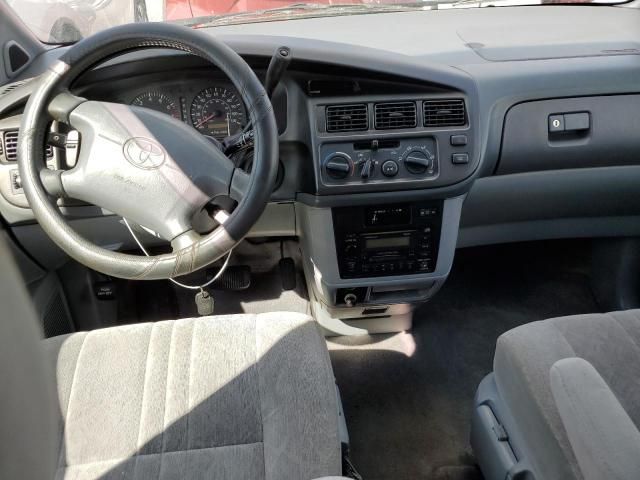 1999 Toyota Sienna LE